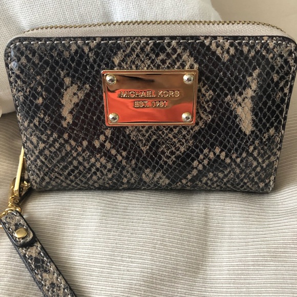 Michael Kors Mini Zip Wallet - Picture 2 of 4